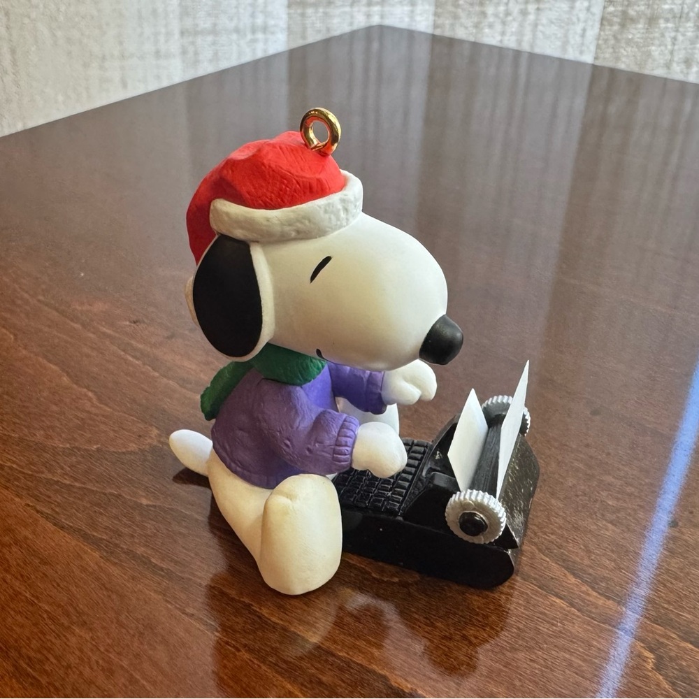 Writer Snoopy Hallmark Christmas Ornament with Typewriter